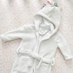 🦄 Unicorn 🦄 White Robe with Suede Mane NWOT